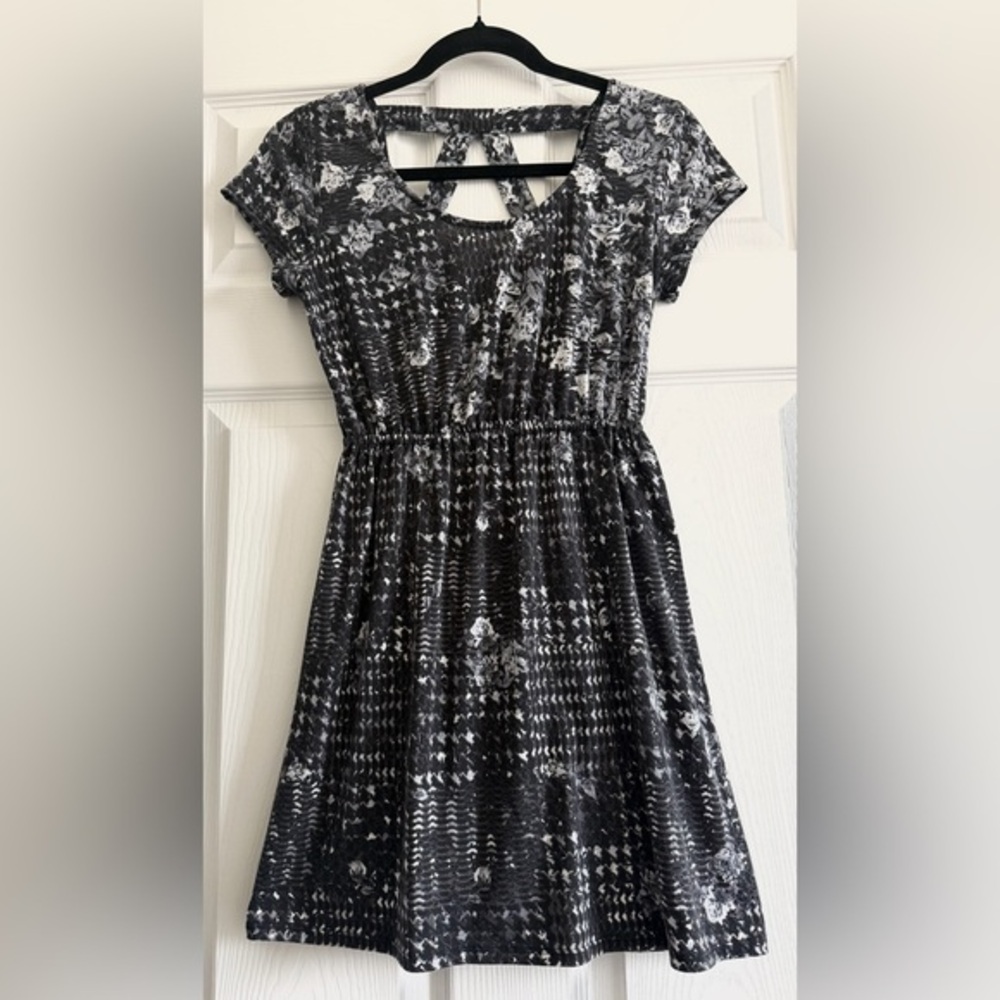 Belle Du Jour Black and White Casual Dress